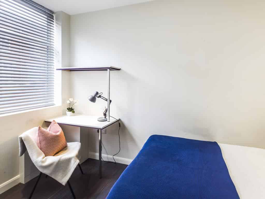 Room in a 4 Bedroom Apartment, 23 Carlton Road, Stoke-on-Trent ST4 2BG - Stoke-on-Trent, England, United Kingdom - 4 Bedroom 1 Bathroom Apartment - Amenities