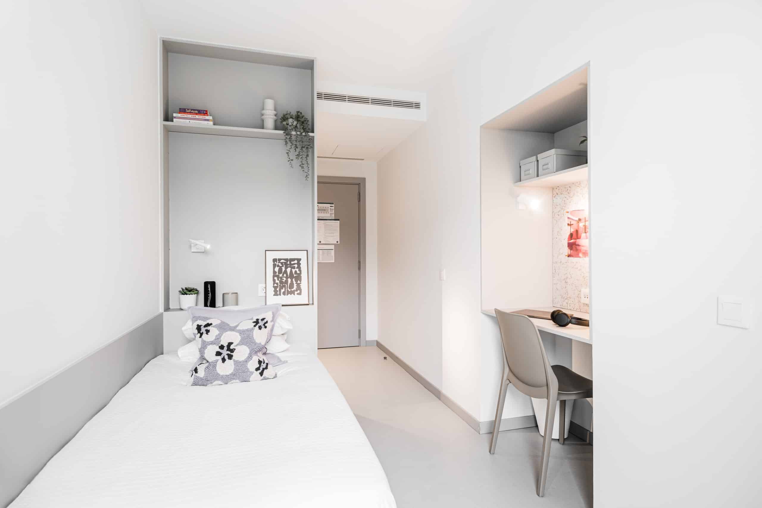 Common Area?w=400&h=260&fit=crop&q=40&auto=format&trim=auto