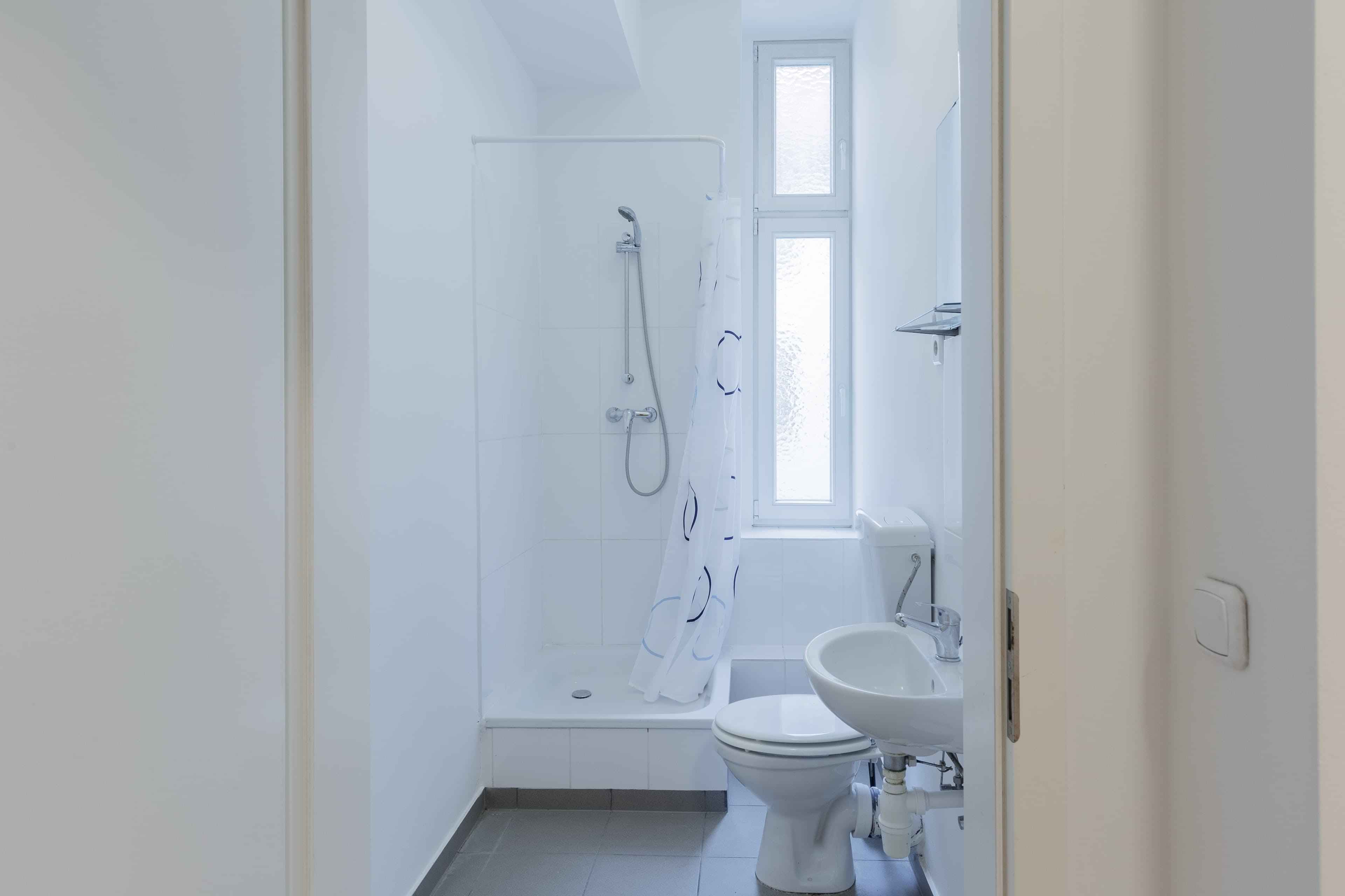 Exterior?w=400&h=260&fit=crop&q=40&auto=format&trim=auto