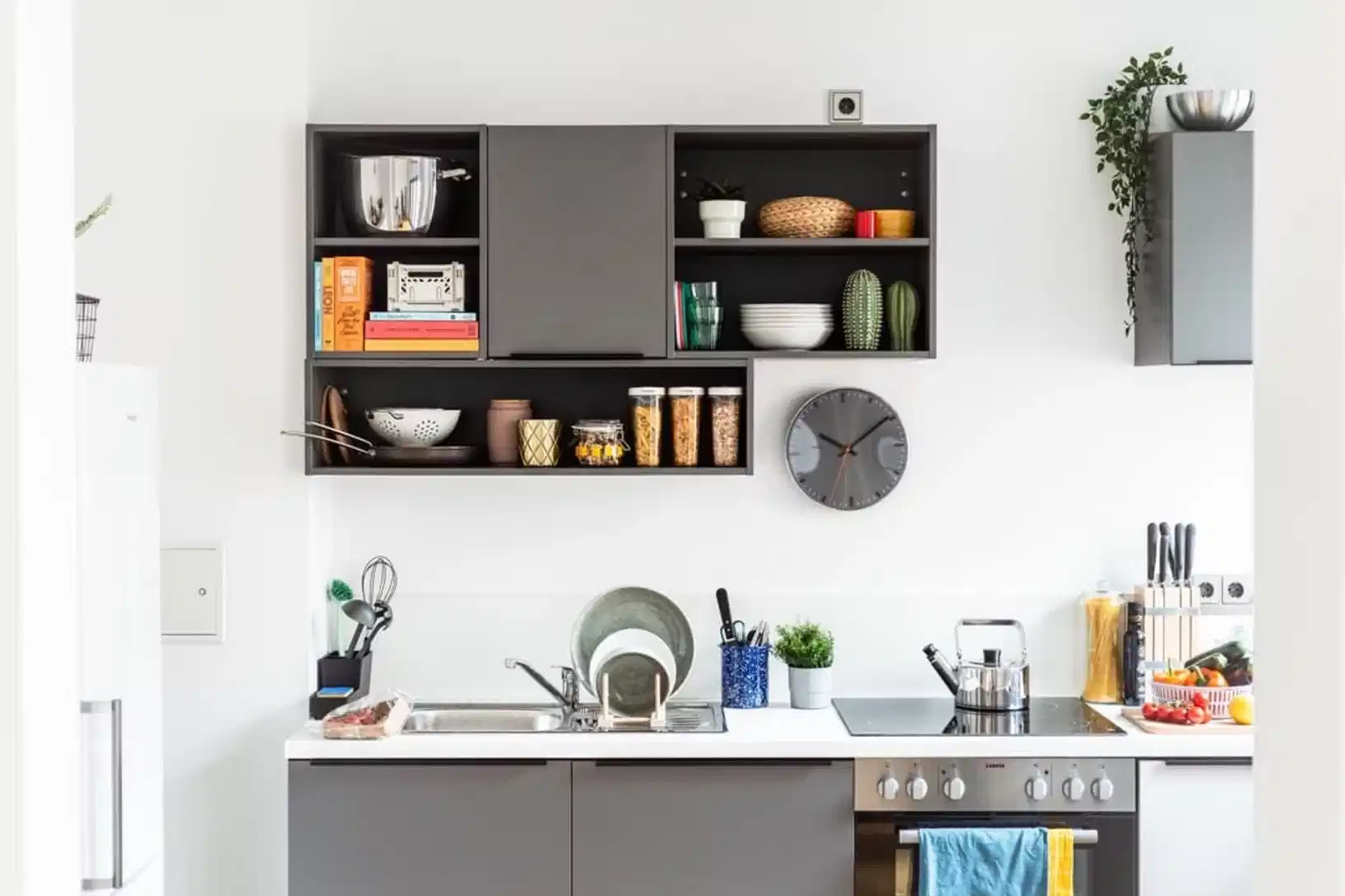 Exterior?w=400&h=260&fit=crop&q=40&auto=format&trim=auto