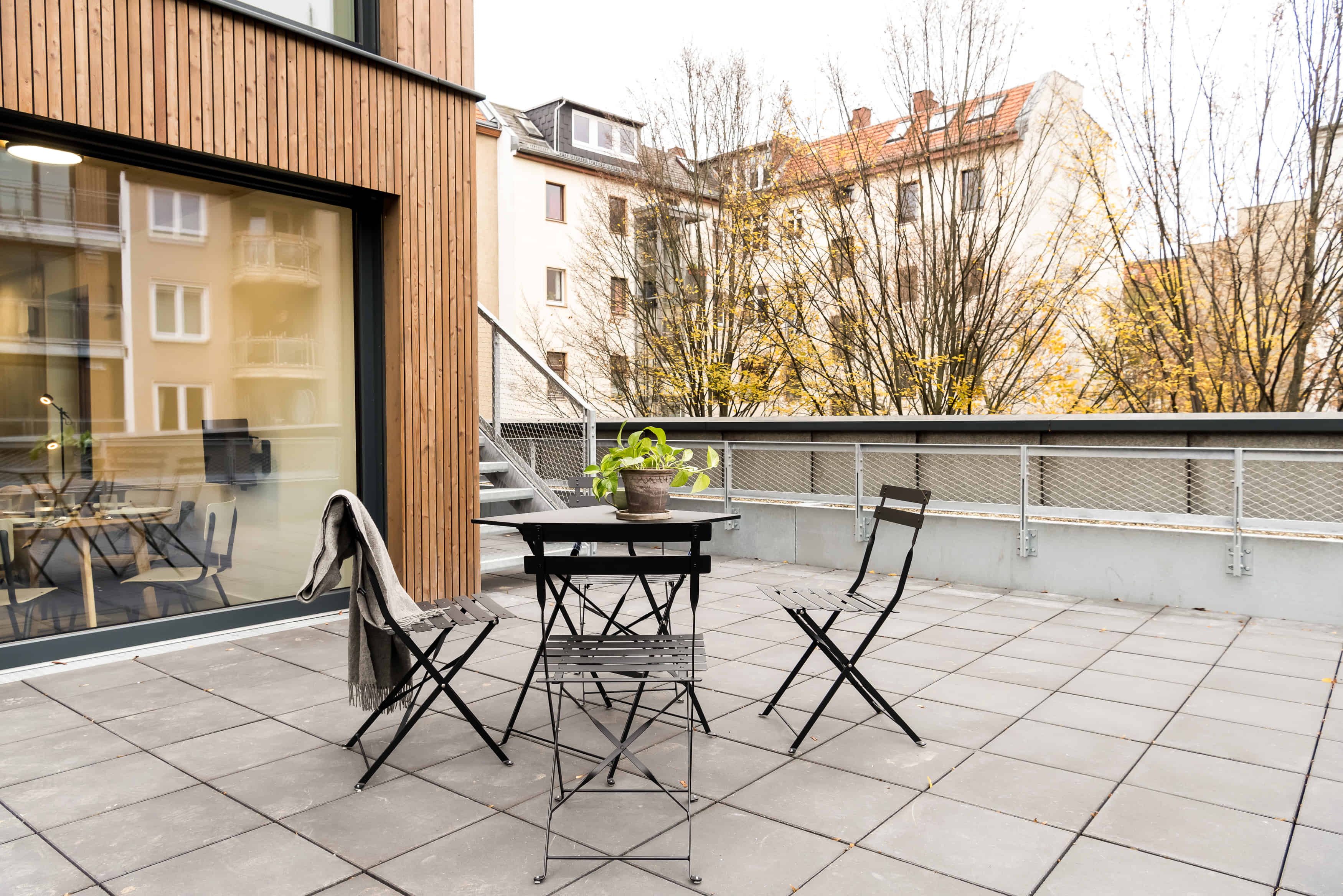 Common Area?w=400&h=260&fit=crop&q=40&auto=format&trim=auto