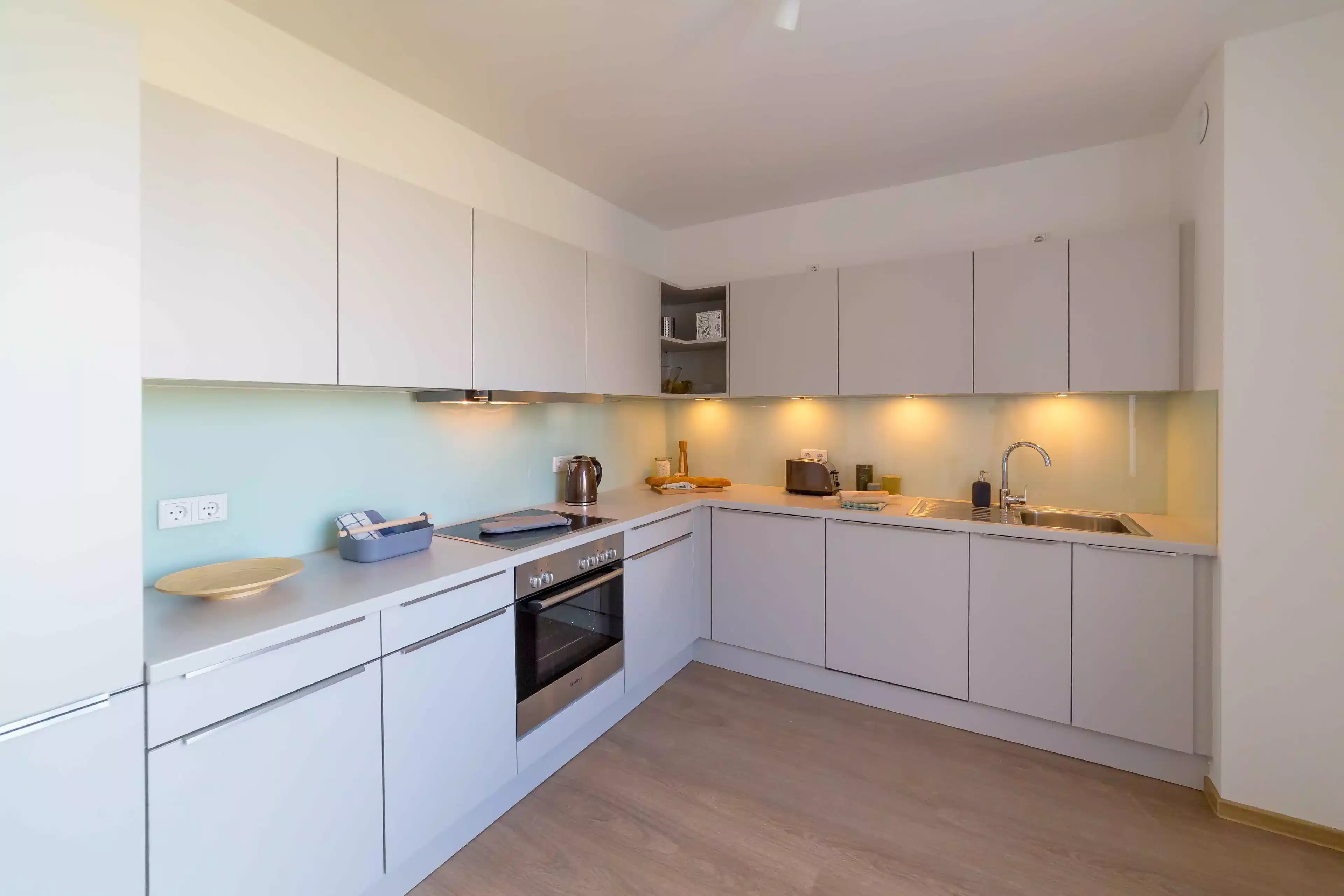 Common Area?w=400&h=260&fit=crop&q=40&auto=format&trim=auto