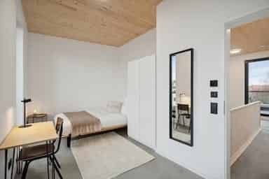 Common Area?w=400&h=260&fit=crop&q=40&auto=format&trim=auto