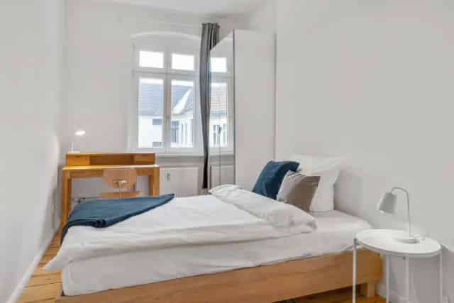 Common Area?w=400&h=260&fit=crop&q=40&auto=format&trim=auto