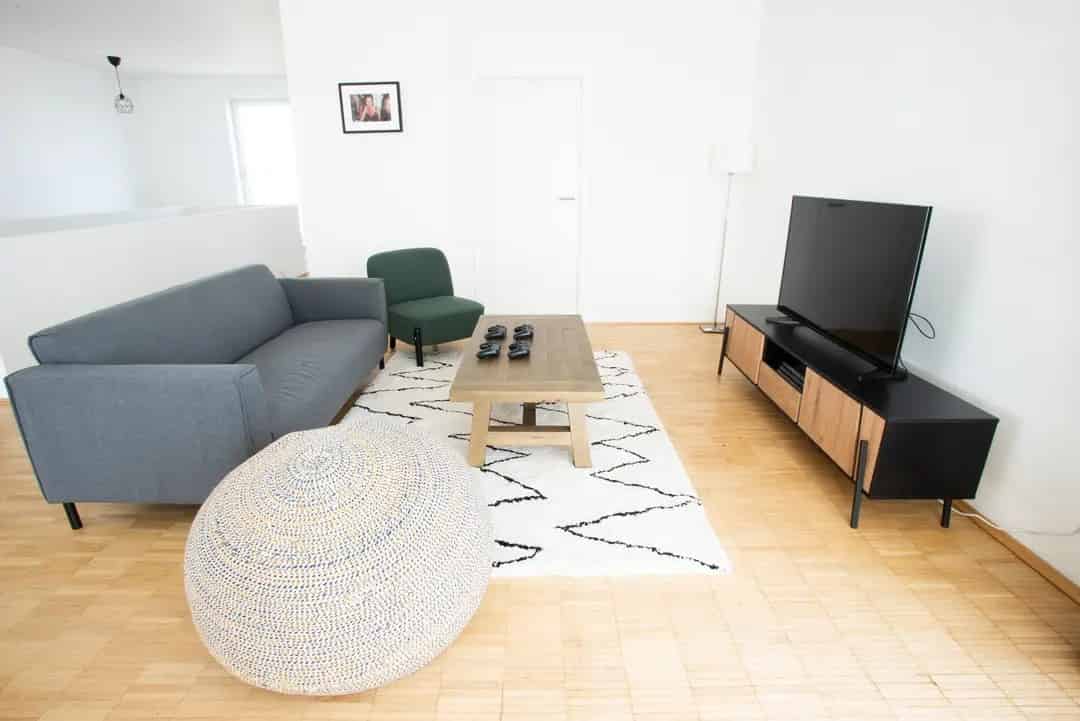 Common Area?w=400&h=260&fit=crop&q=40&auto=format&trim=auto