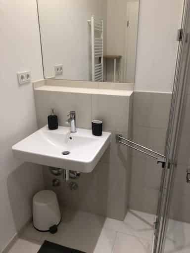 Exterior?w=400&h=260&fit=crop&q=40&auto=format&trim=auto