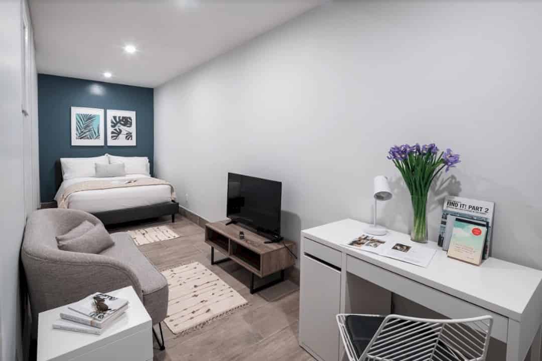 Common Area?w=400&h=260&fit=crop&q=40&auto=format&trim=auto