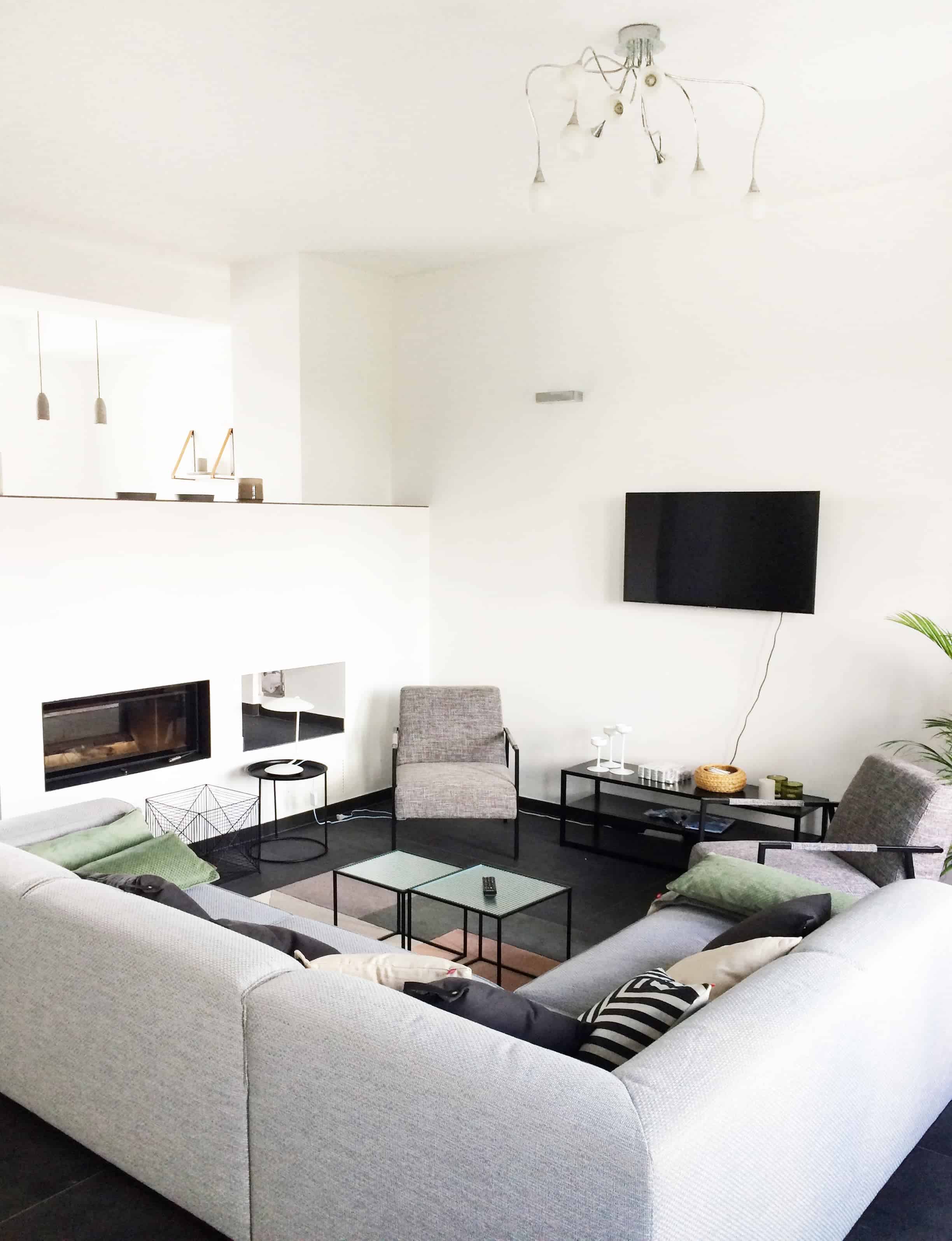 Common Area?w=400&h=260&fit=crop&q=40&auto=format&trim=auto