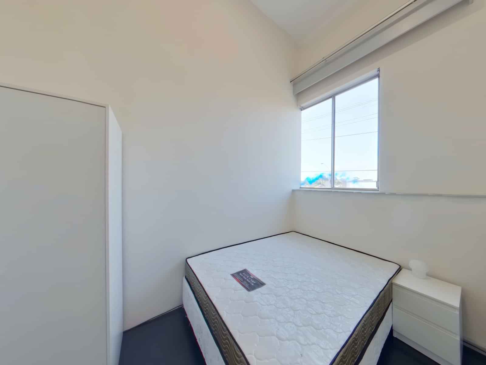 Exterior?w=400&h=260&fit=crop&q=40&auto=format&trim=auto