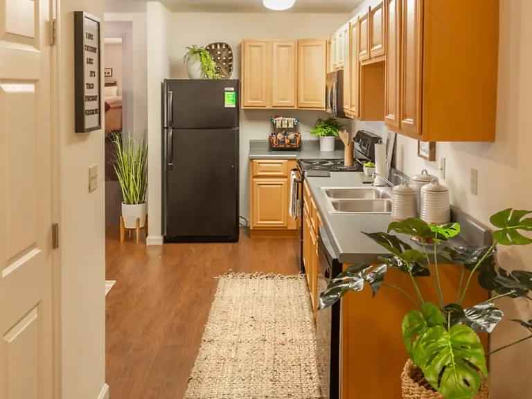 Common Area?w=400&h=260&fit=crop&q=40&auto=format&trim=auto