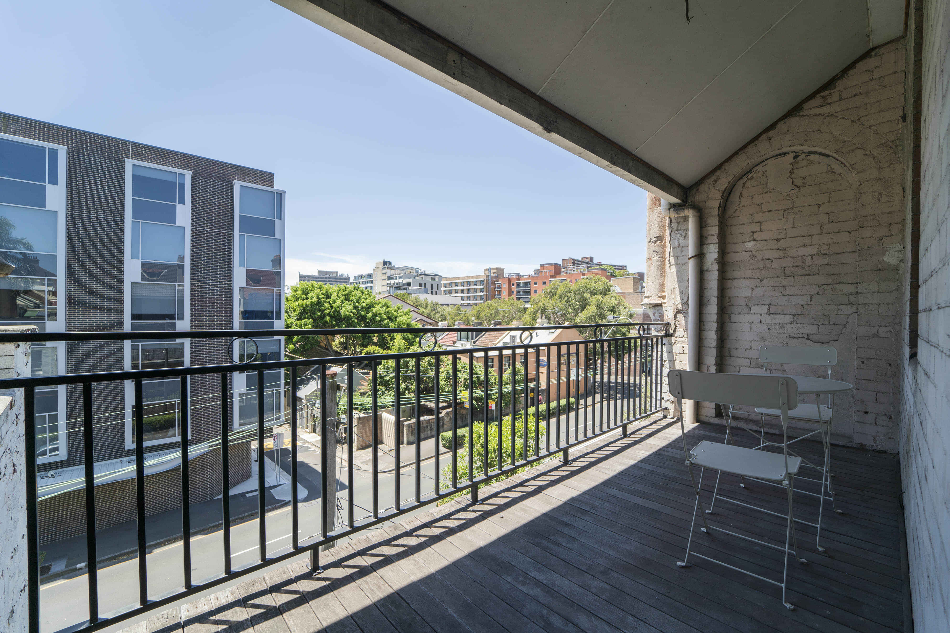 Common Area?w=400&h=260&fit=crop&q=40&auto=format&trim=auto