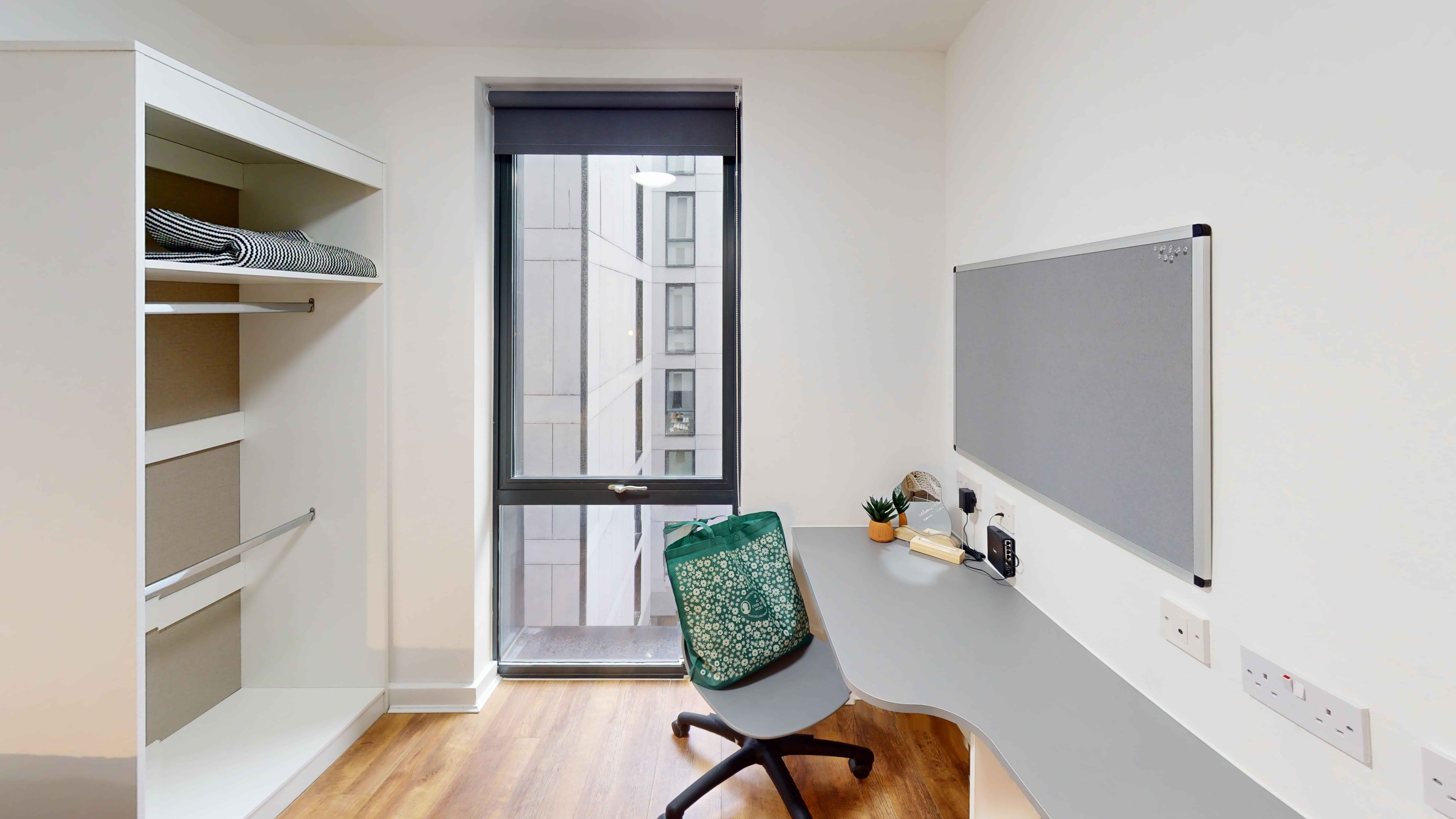 Amenities?w=400&h=260&fit=crop&q=40&auto=format&trim=auto