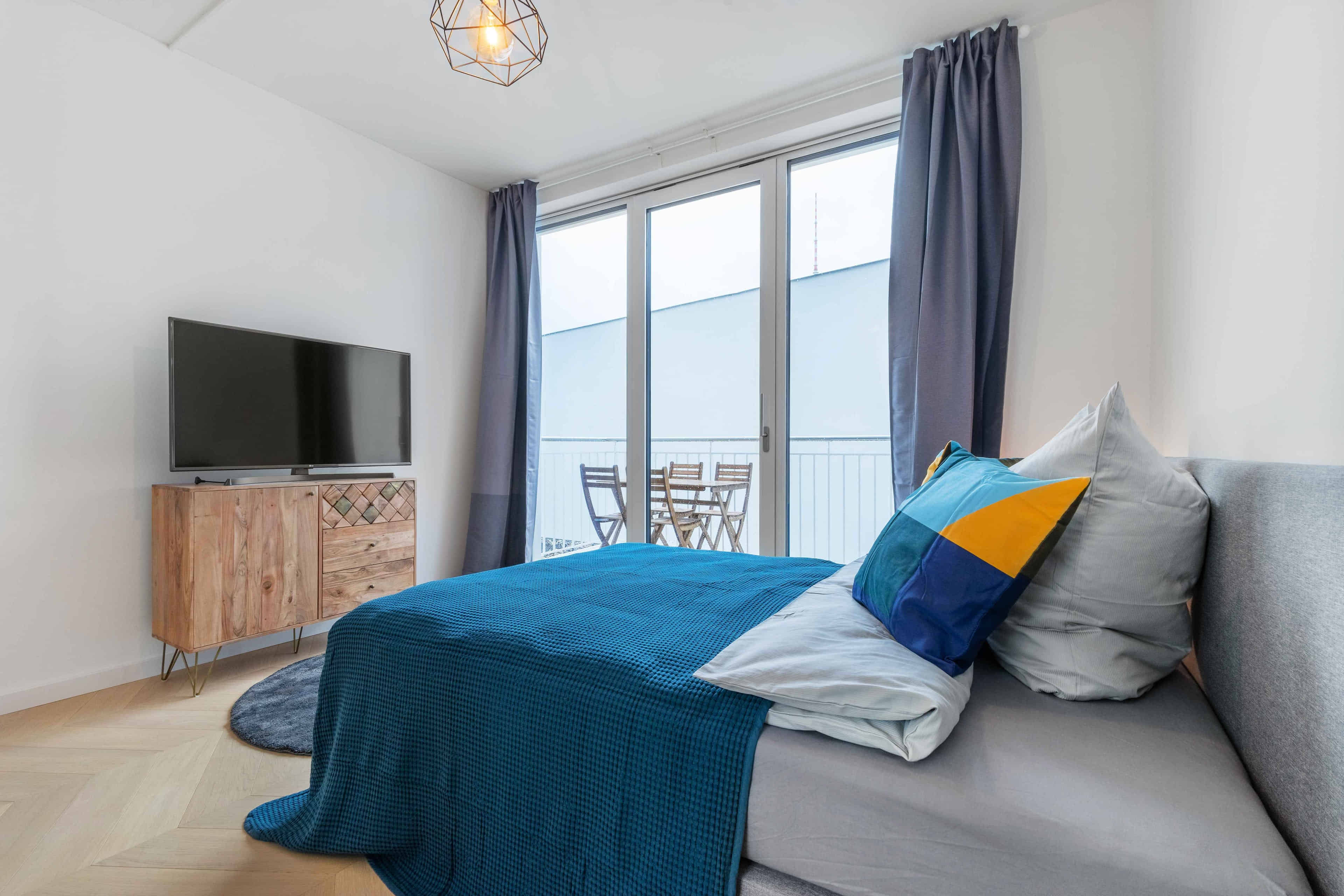 Room 1 - Bedroom?w=400&h=260&fit=crop&q=40&auto=format&trim=auto