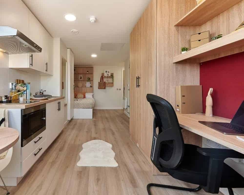 Common Area?w=400&h=260&fit=crop&q=40&auto=format&trim=auto