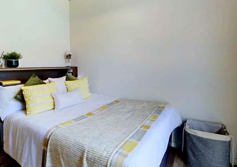 Amenities?w=400&h=260&fit=crop&q=40&auto=format&trim=auto