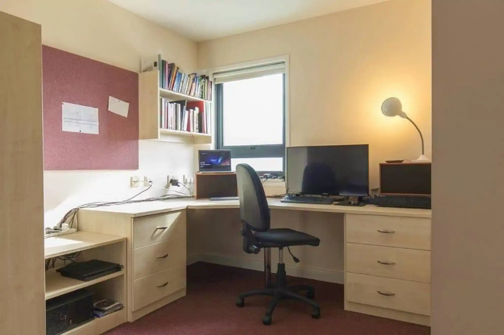 Amenities?w=400&h=260&fit=crop&q=40&auto=format&trim=auto