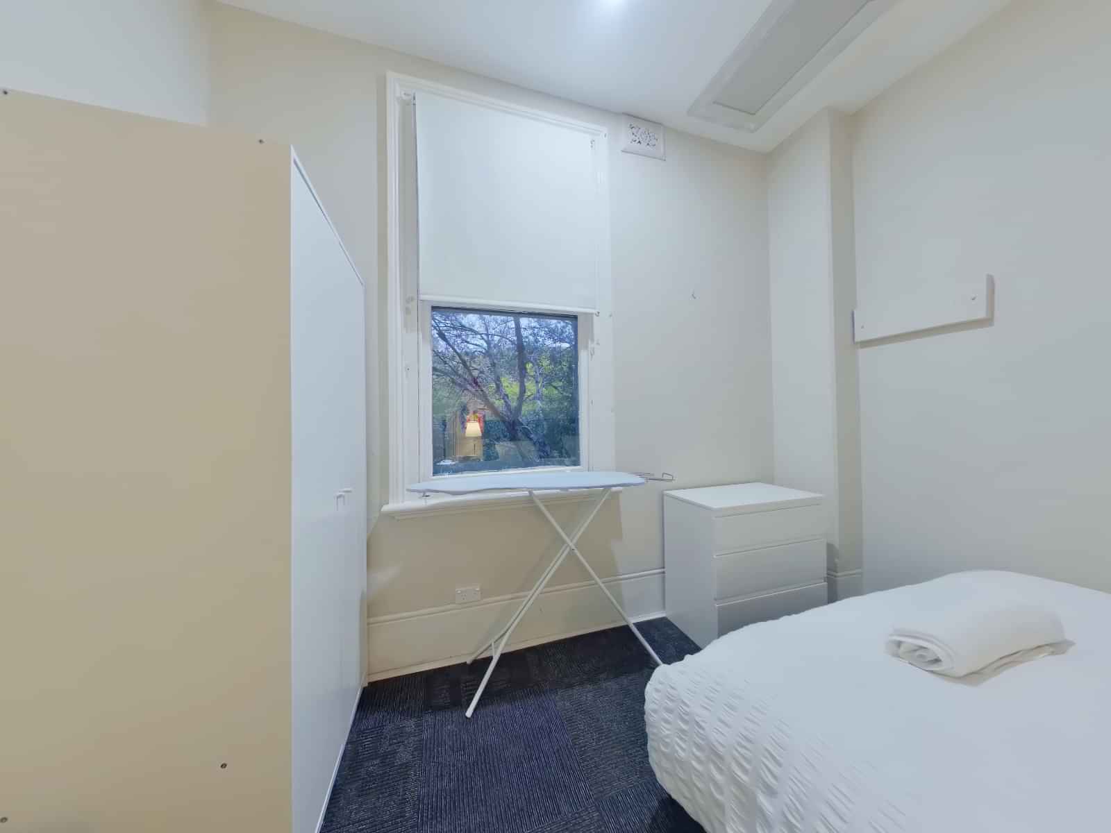 Common Area?w=400&h=260&fit=crop&q=40&auto=format&trim=auto