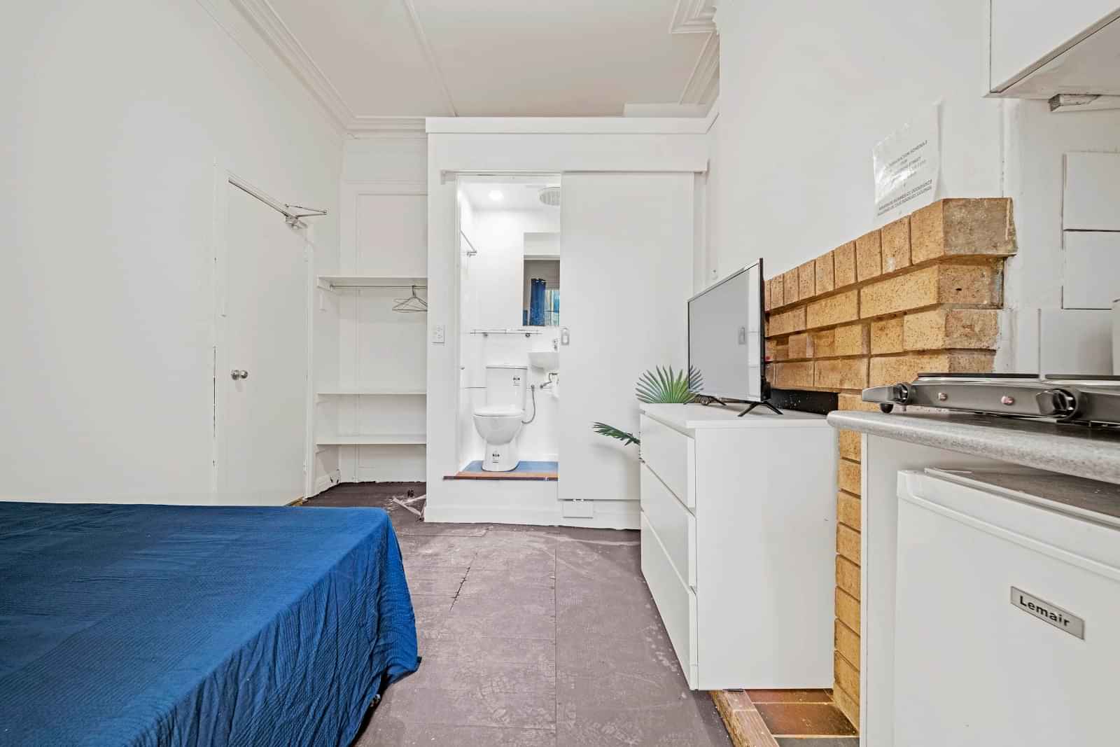 Room in a 8 Bedroom Apartment, 19 Craigend, Darlinghurst, Sydney - Sydney, New South Wales, Australia - Room 2 (Studio) - Amenities