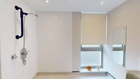 Exterior?w=400&h=260&fit=crop&q=40&auto=format&trim=auto