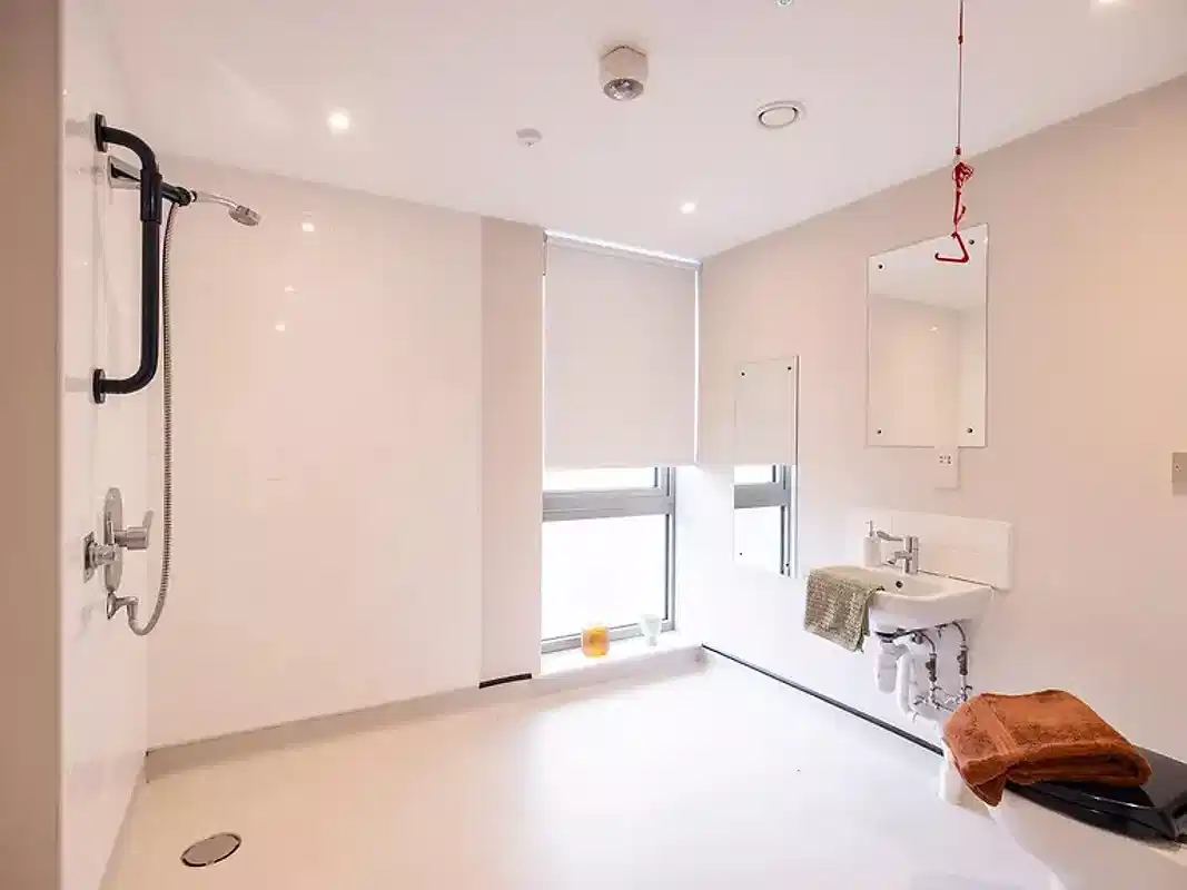 Common Area?w=400&h=260&fit=crop&q=40&auto=format&trim=auto