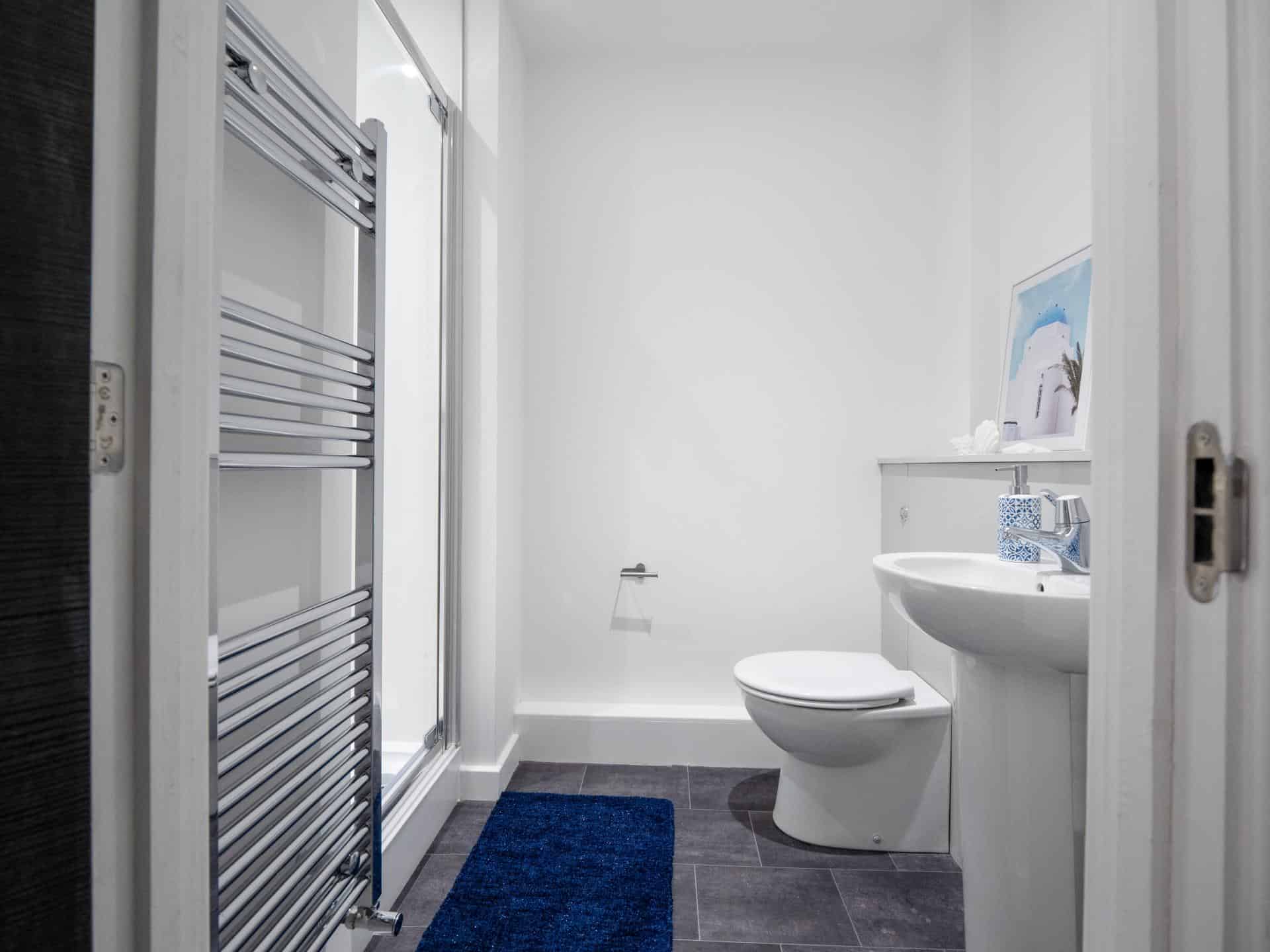 Common Area?w=400&h=260&fit=crop&q=40&auto=format&trim=auto