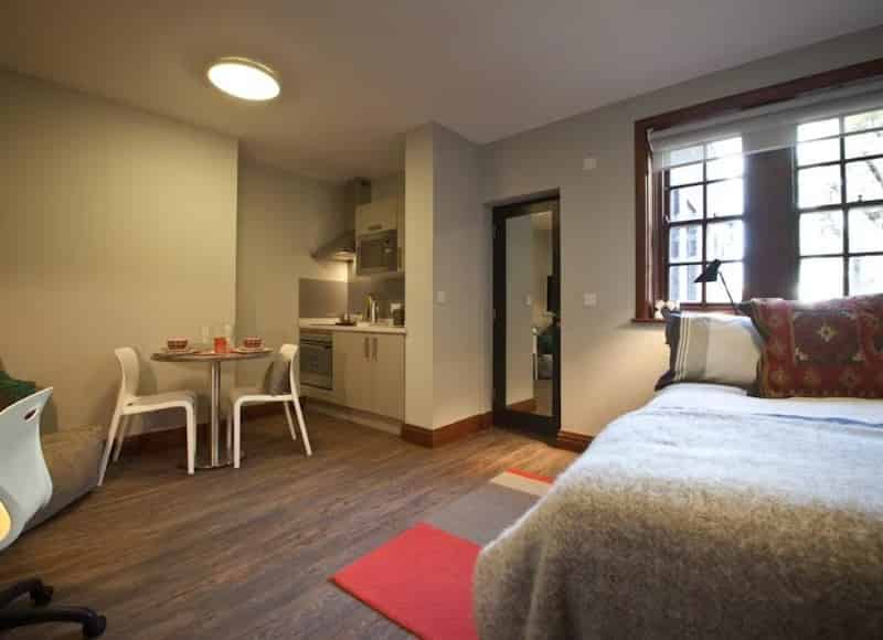 Amenities?w=400&h=260&fit=crop&q=40&auto=format&trim=auto