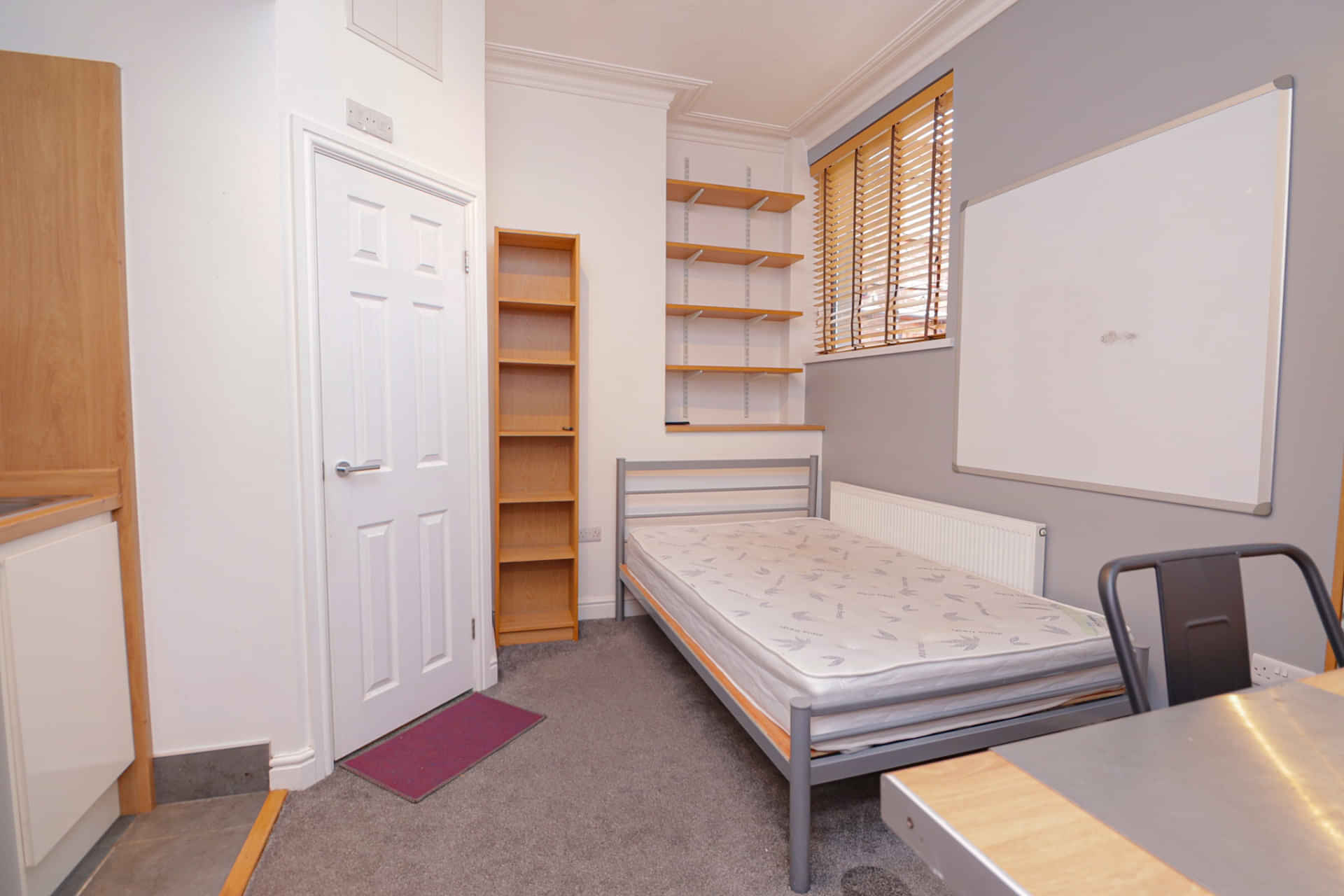 Room in a 7 Bedroom Apartment, 106 Yarborough Road, Lincoln LN1 1HR - Lincoln, England, United Kingdom - Bedroom 3 - Bedroom