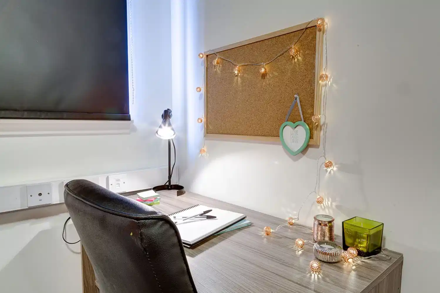 Common Area?w=400&h=260&fit=crop&q=40&auto=format&trim=auto