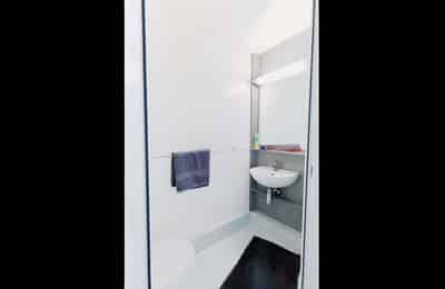 Common Area?w=400&h=260&fit=crop&q=40&auto=format&trim=auto