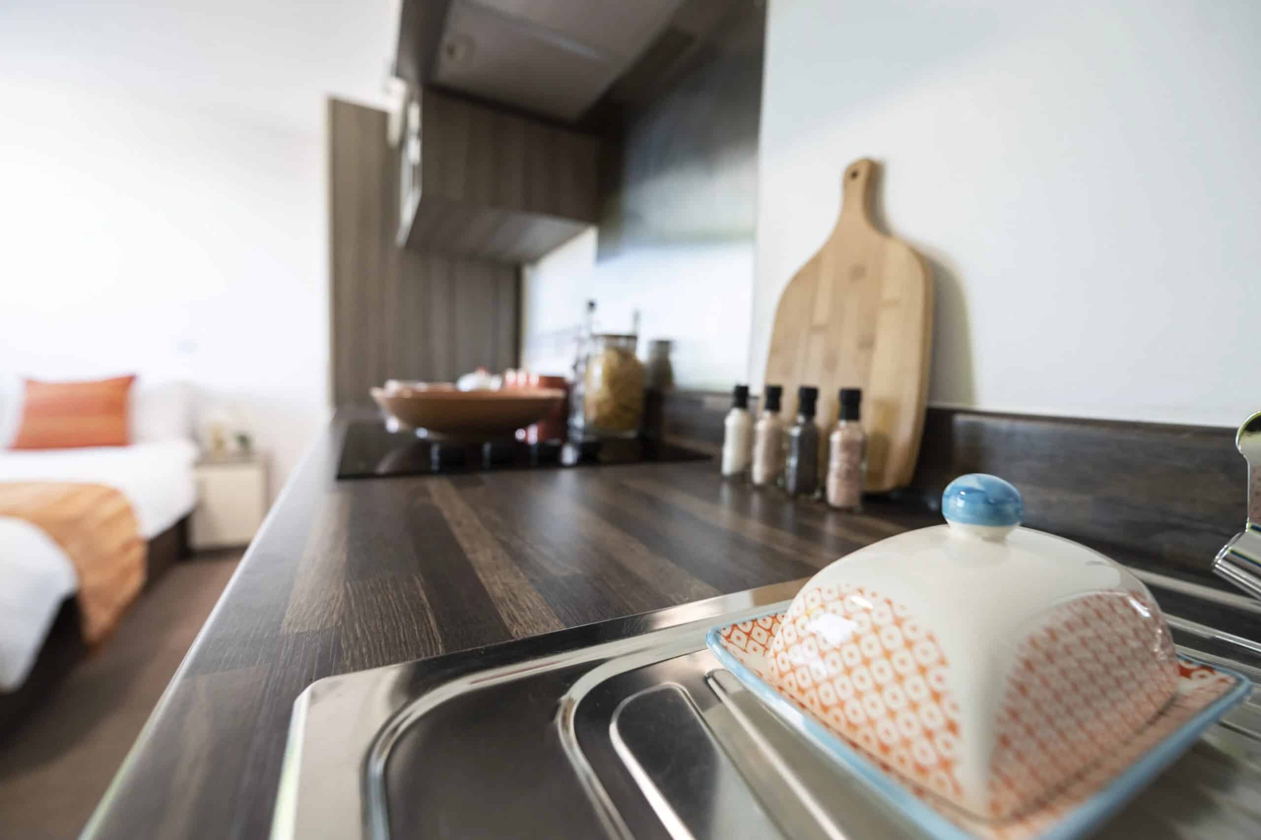 Exterior?w=400&h=260&fit=crop&q=40&auto=format&trim=auto