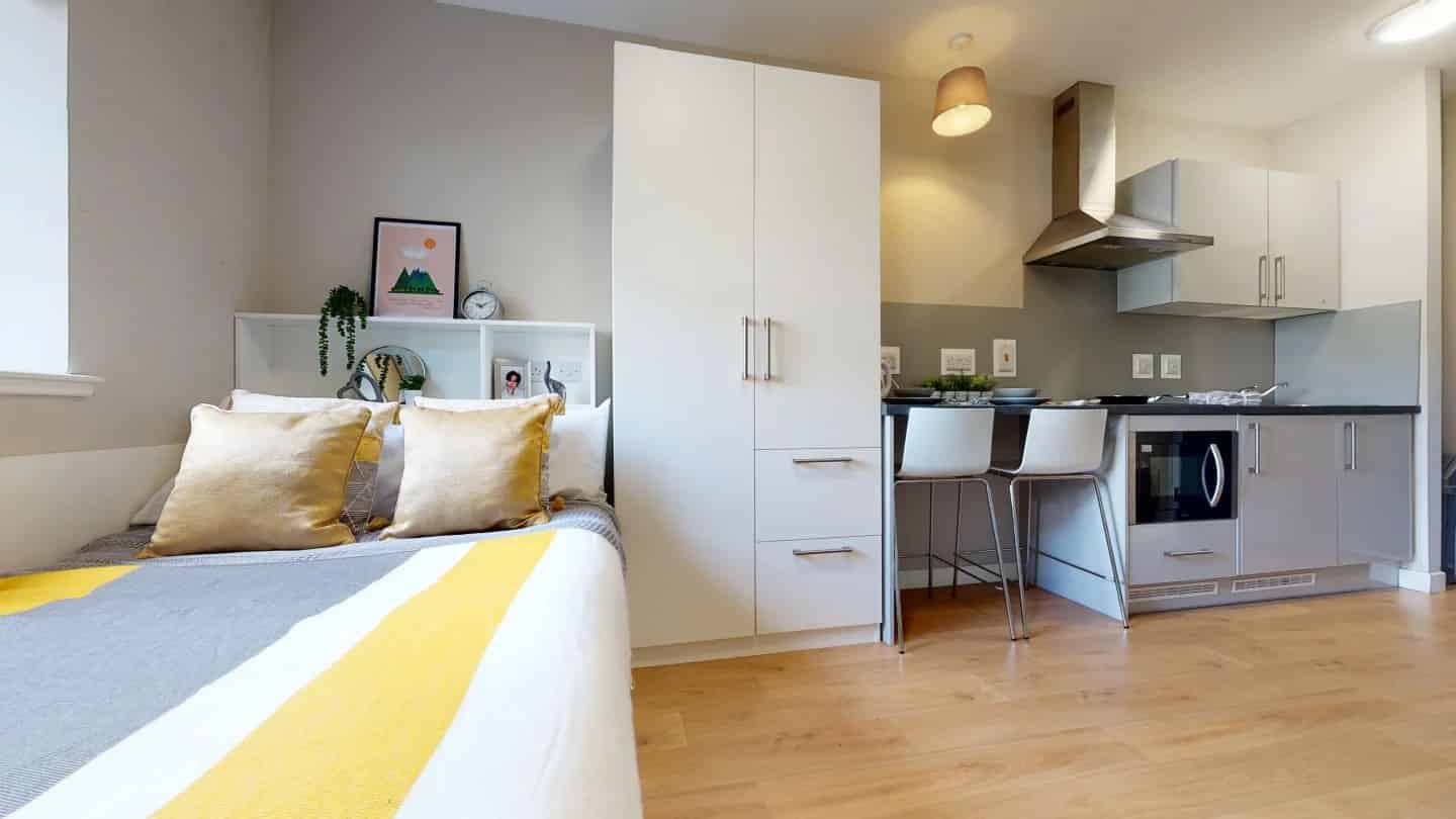 Amenities?w=400&h=260&fit=crop&q=40&auto=format&trim=auto