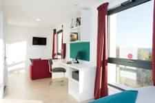 Amenities?w=400&h=260&fit=crop&q=40&auto=format&trim=auto