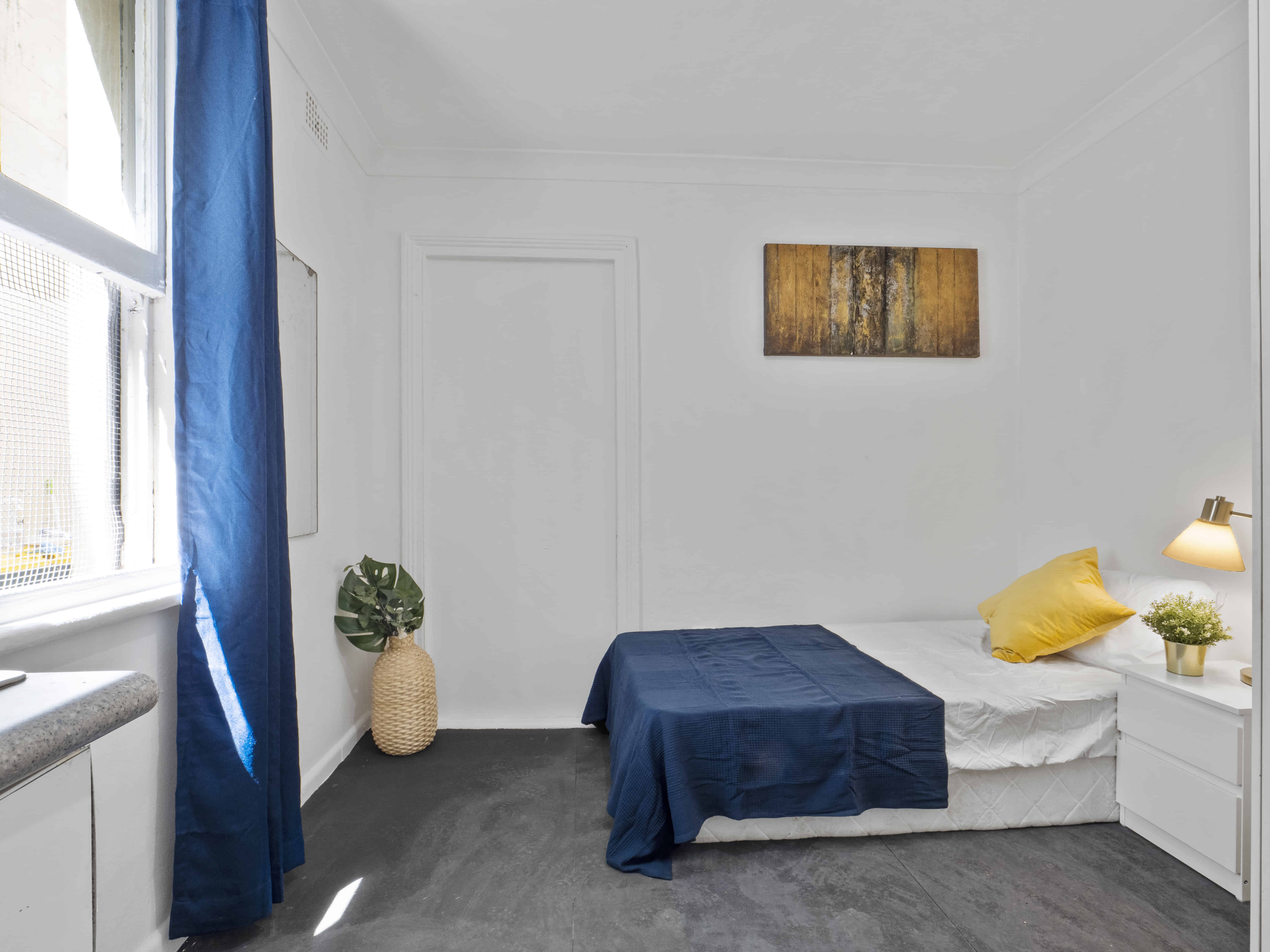 Room in a 8 Bedroom Apartment, 19 Craigend, Darlinghurst, Sydney - Sydney, New South Wales, Australia - Room 3 (Studio) - Bedroom