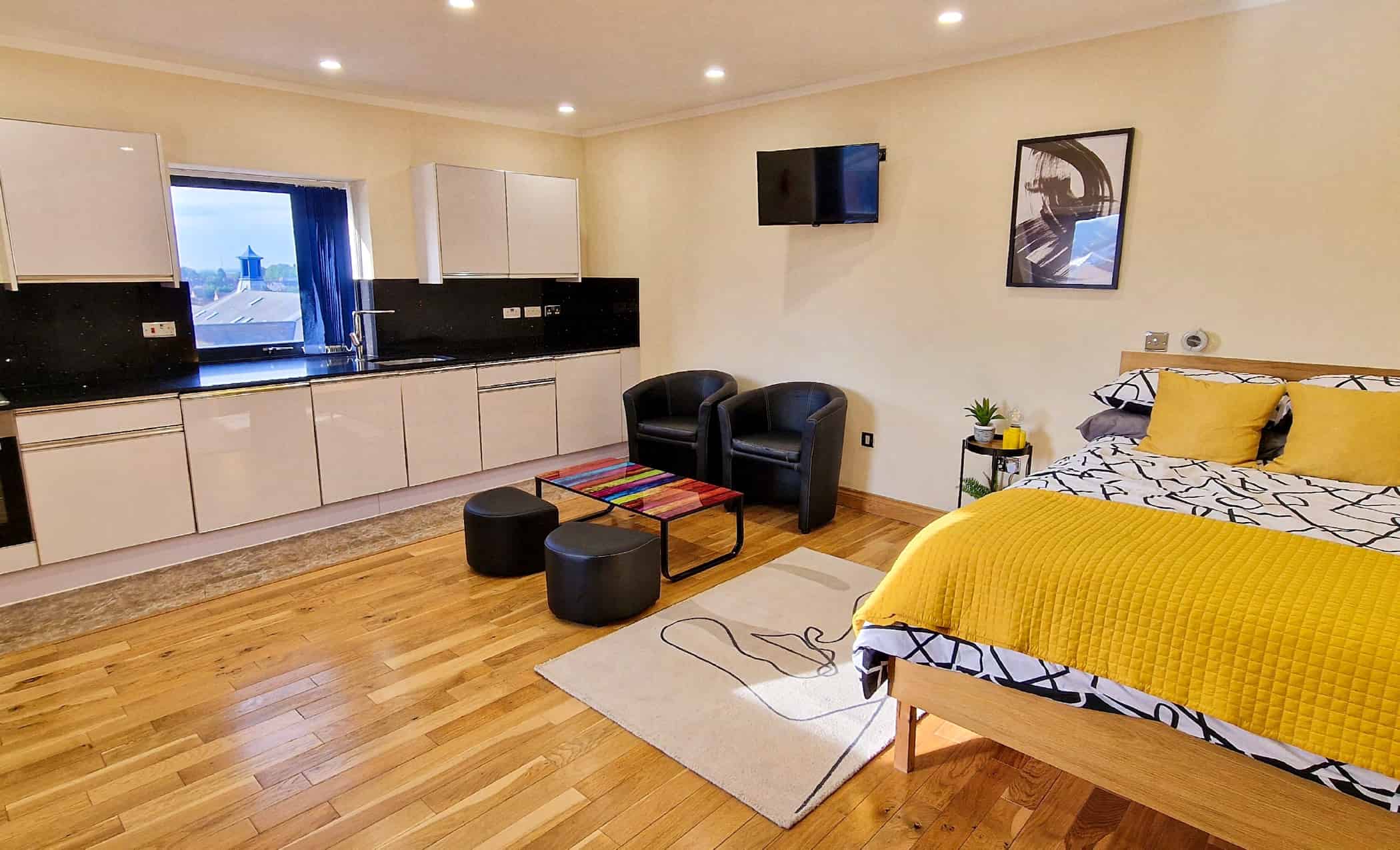 Exterior?w=400&h=260&fit=crop&q=40&auto=format&trim=auto