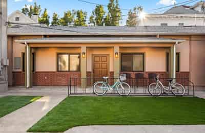 St. James, Los Angeles - Los Angeles, California, United States - Amenities