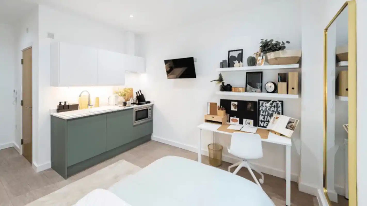 Bedroom?w=400&h=260&fit=crop&q=40&auto=format&trim=auto