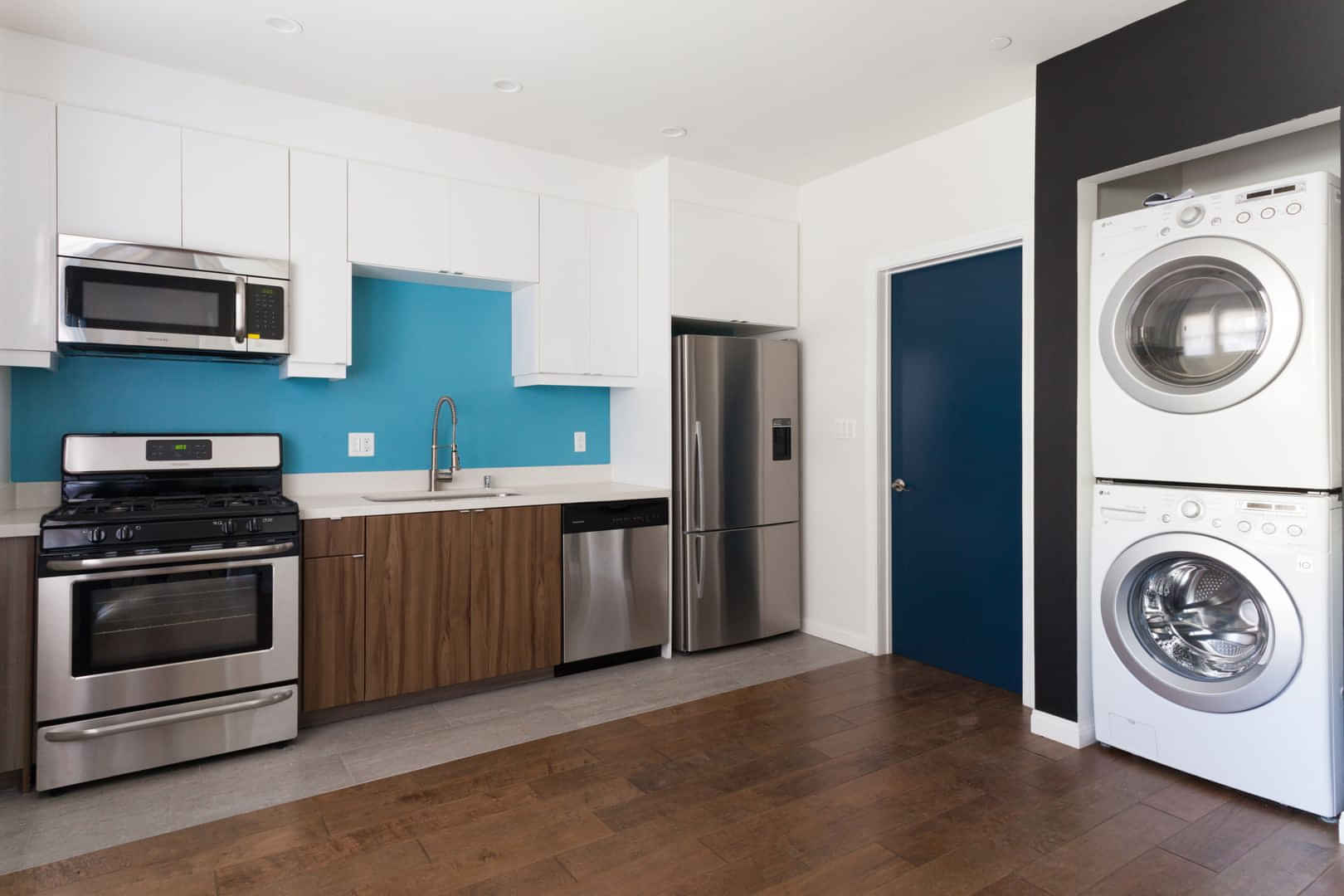 Exterior?w=400&h=260&fit=crop&q=40&auto=format&trim=auto