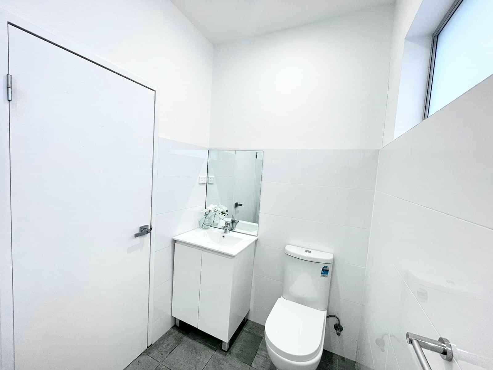 Studio - Bedroom?w=400&h=260&fit=crop&q=40&auto=format&trim=auto