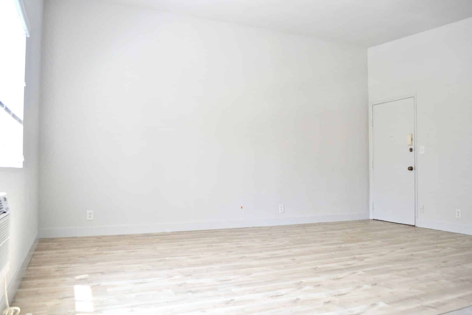 Exterior?w=400&h=260&fit=crop&q=40&auto=format&trim=auto