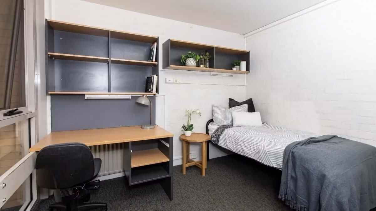 Amenities?w=400&h=260&fit=crop&q=40&auto=format&trim=auto