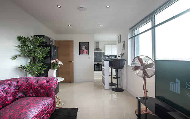 Common Area?w=400&h=260&fit=crop&q=40&auto=format&trim=auto