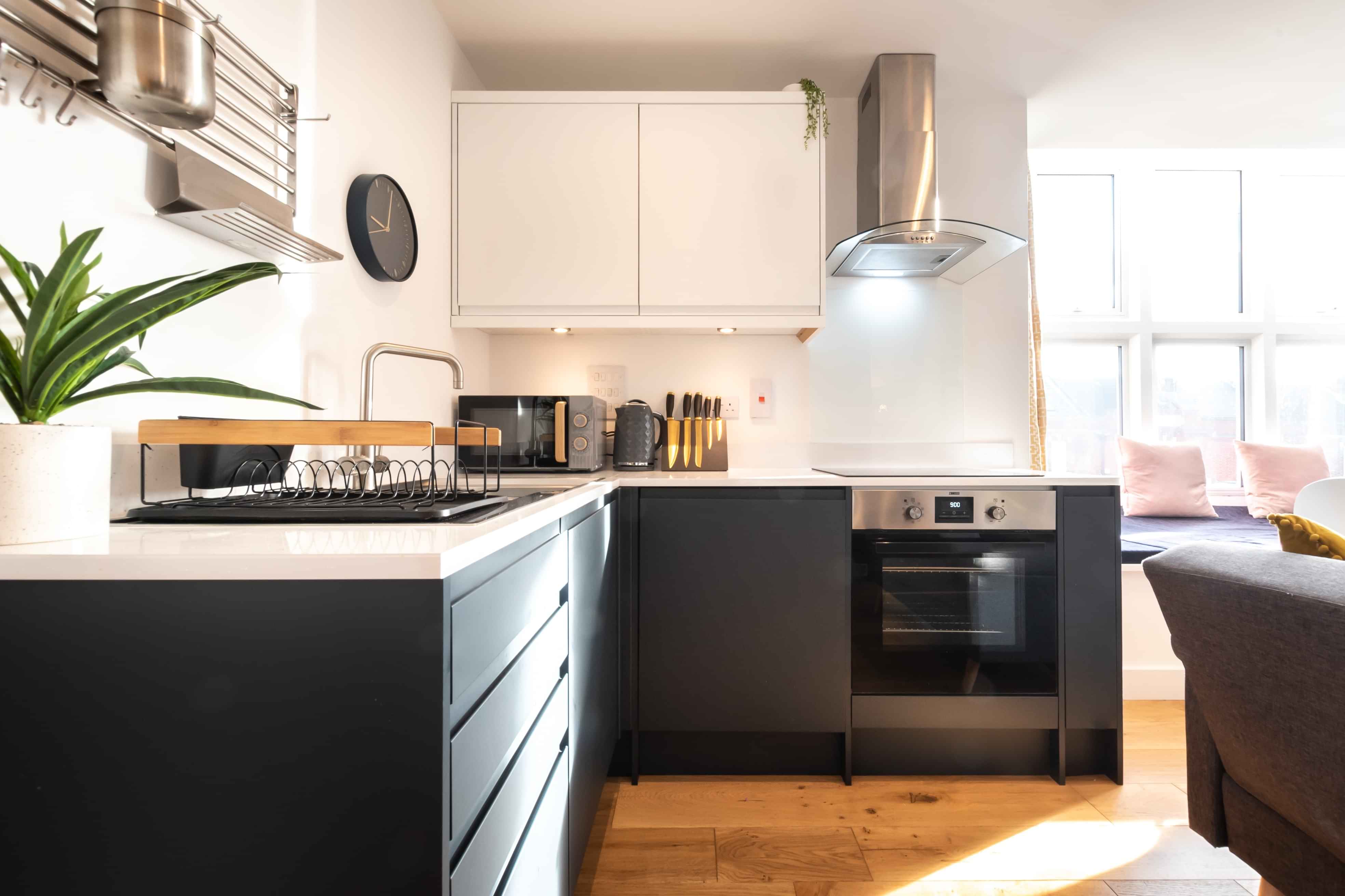 Amenities?w=400&h=260&fit=crop&q=40&auto=format&trim=auto