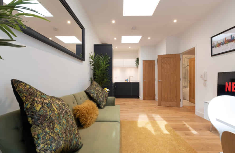 Amenities?w=400&h=260&fit=crop&q=40&auto=format&trim=auto