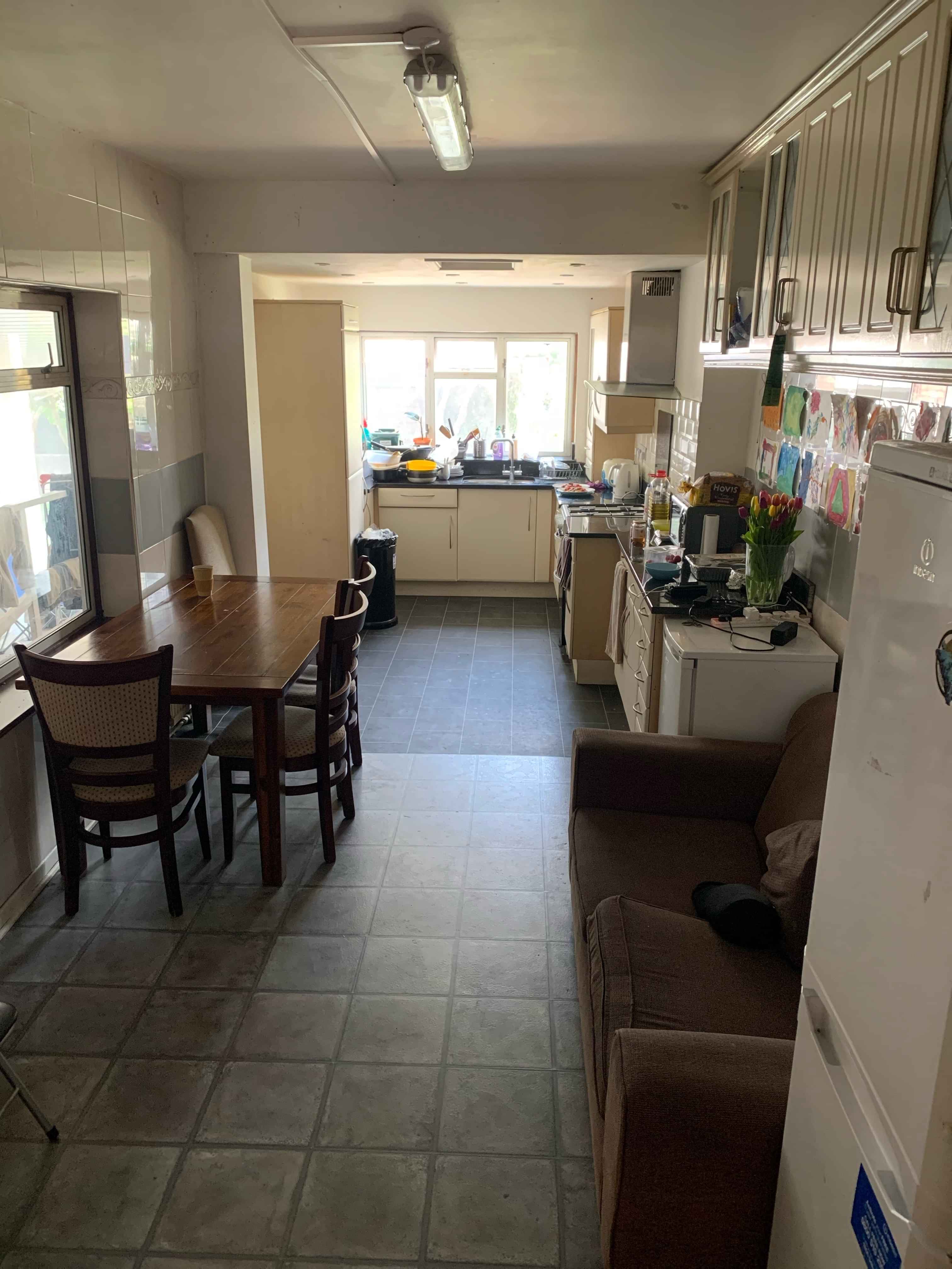 6 Bedroom Apartment, 180 Downend Rd, Downend, Bristol BS16 5EB - Bristol, England, United Kingdom - 6 Bedrooms 2 Bathrooms Apartment - Kitchen