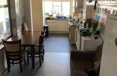 6 Bedroom Apartment, 180 Downend Rd, Downend, Bristol BS16 5EB - Bristol, England, United Kingdom - 6 Bedrooms 2 Bathrooms Apartment - Kitchen