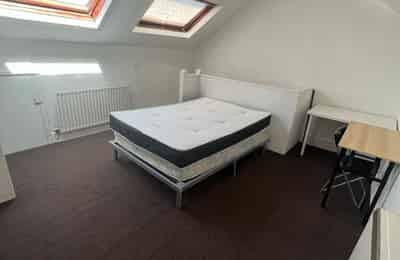 6 Bedrooms 2 Bathrooms Apartment - Kitchen?w=400&h=260&fit=crop&q=40&auto=format&trim=auto