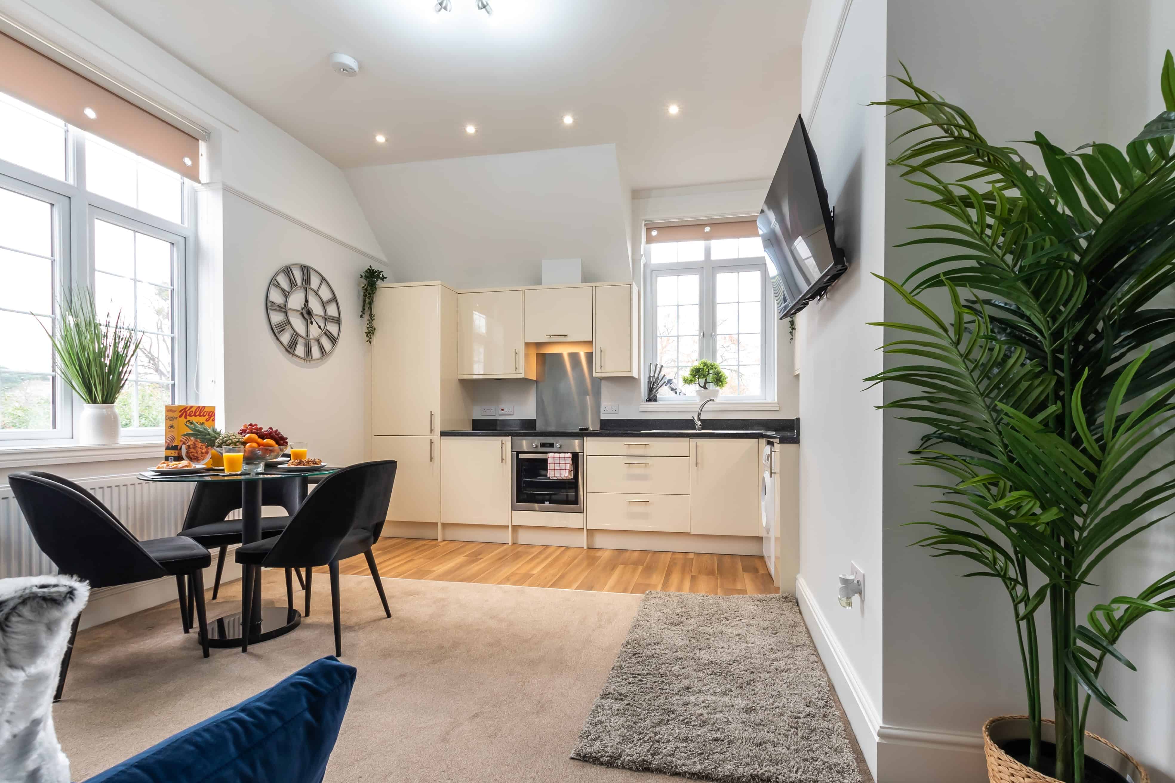 Common Area?w=400&h=260&fit=crop&q=40&auto=format&trim=auto