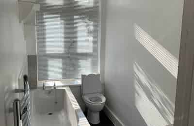 5 Bedroom Apartment, 180 Downend Rd, Downend, Bristol BS16 5EB - Bristol, England, United Kingdom - 6 Bedroom 2 Bathroom Apartment - Bathroom