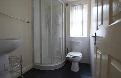 Room in a 7 Bedroom Apartment, 23 Crofton St, Manchester M14 4DX (Flat 2) - Manchester, England, United Kingdom - 7 Bedroom 2 Bathroom Apartment - Bathroom