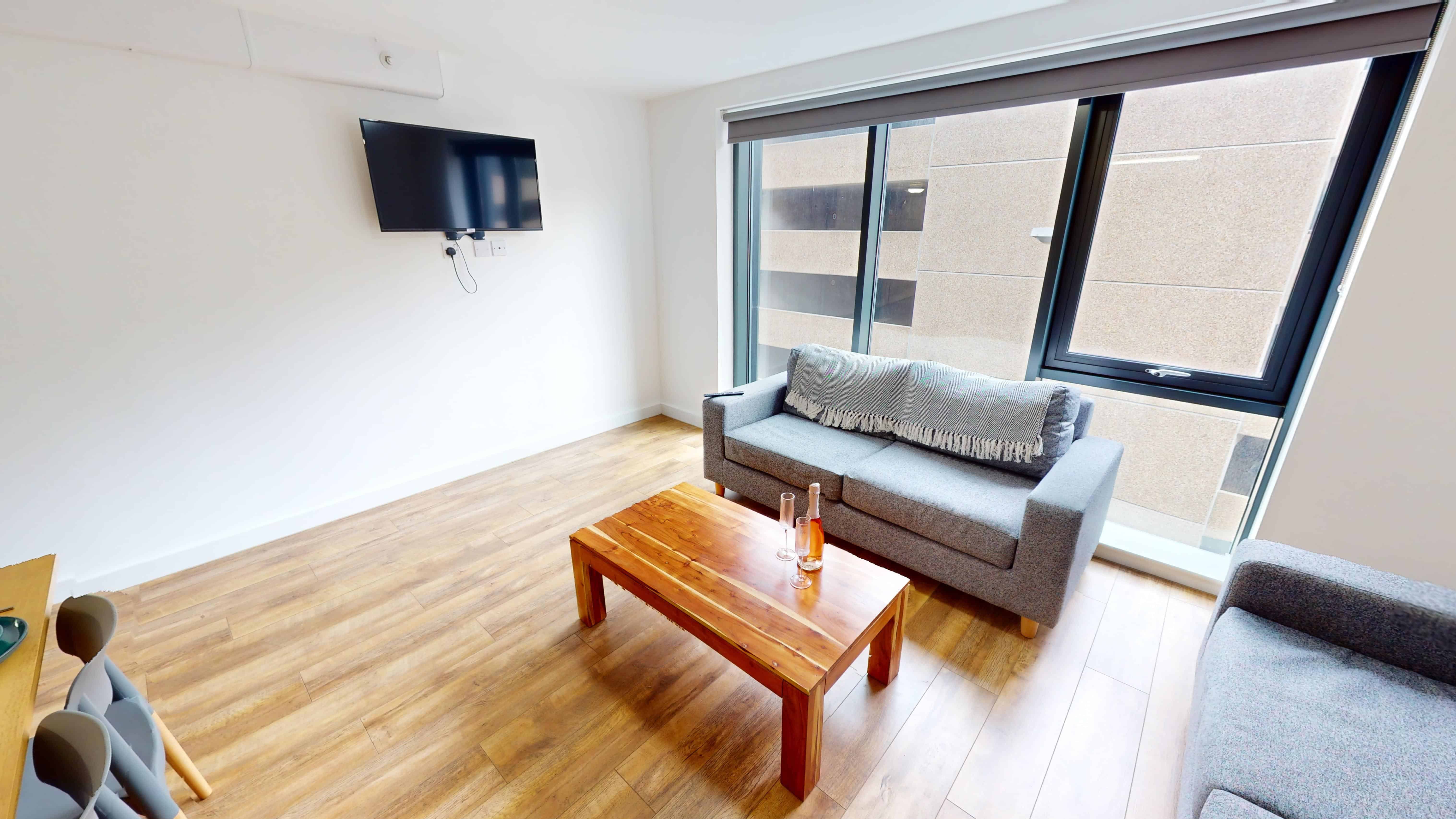 Amenities?w=400&h=260&fit=crop&q=40&auto=format&trim=auto